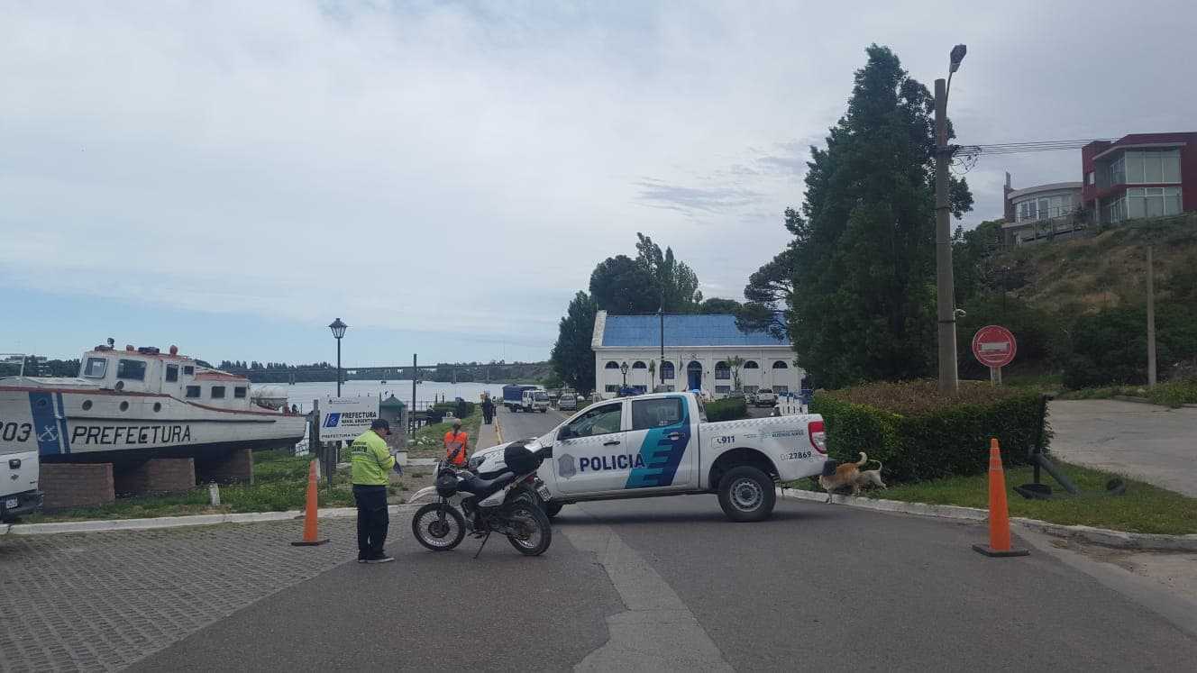 Encontraron un cuerpo en medio del río