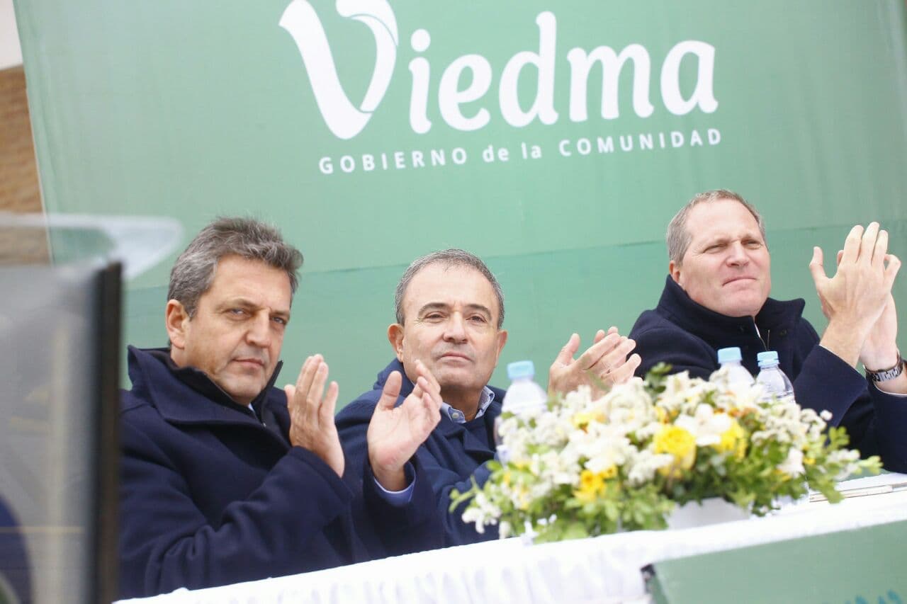 Massa junto a Pesatti Guerrera dieron por iniciada la obra de la nueva Terminal de Ómnibus