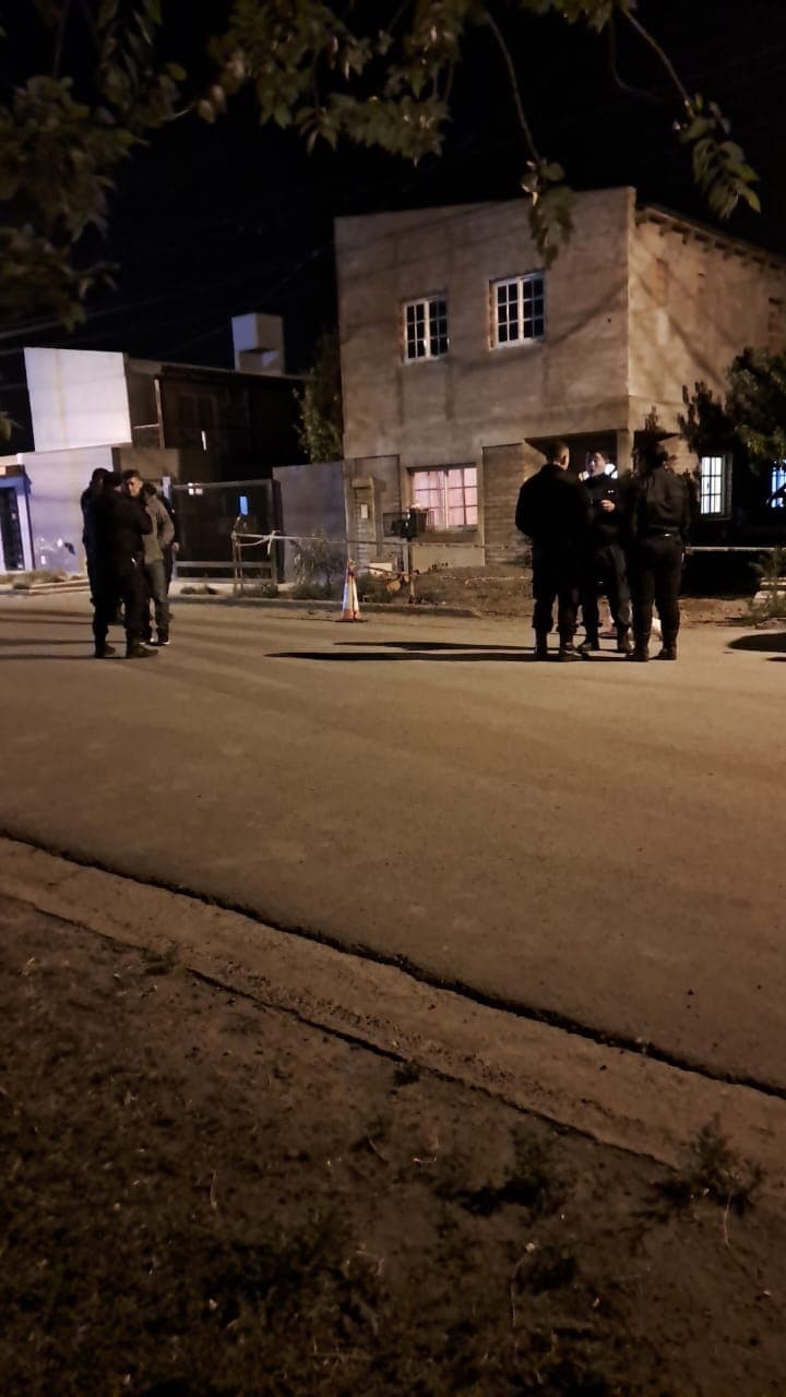 Un hombre y una mujer discutieron forcejearon y terminaron a los tiros, ambos están heridos