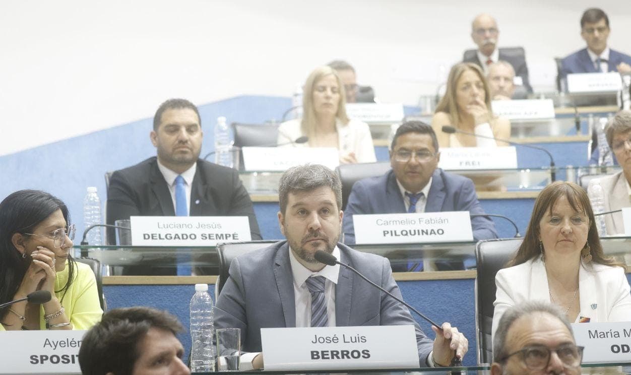 La oposición le pide a Weretilneck que convoque a sesiones extraordinarias por el impacto de las medidas de Milei en Rio Negro