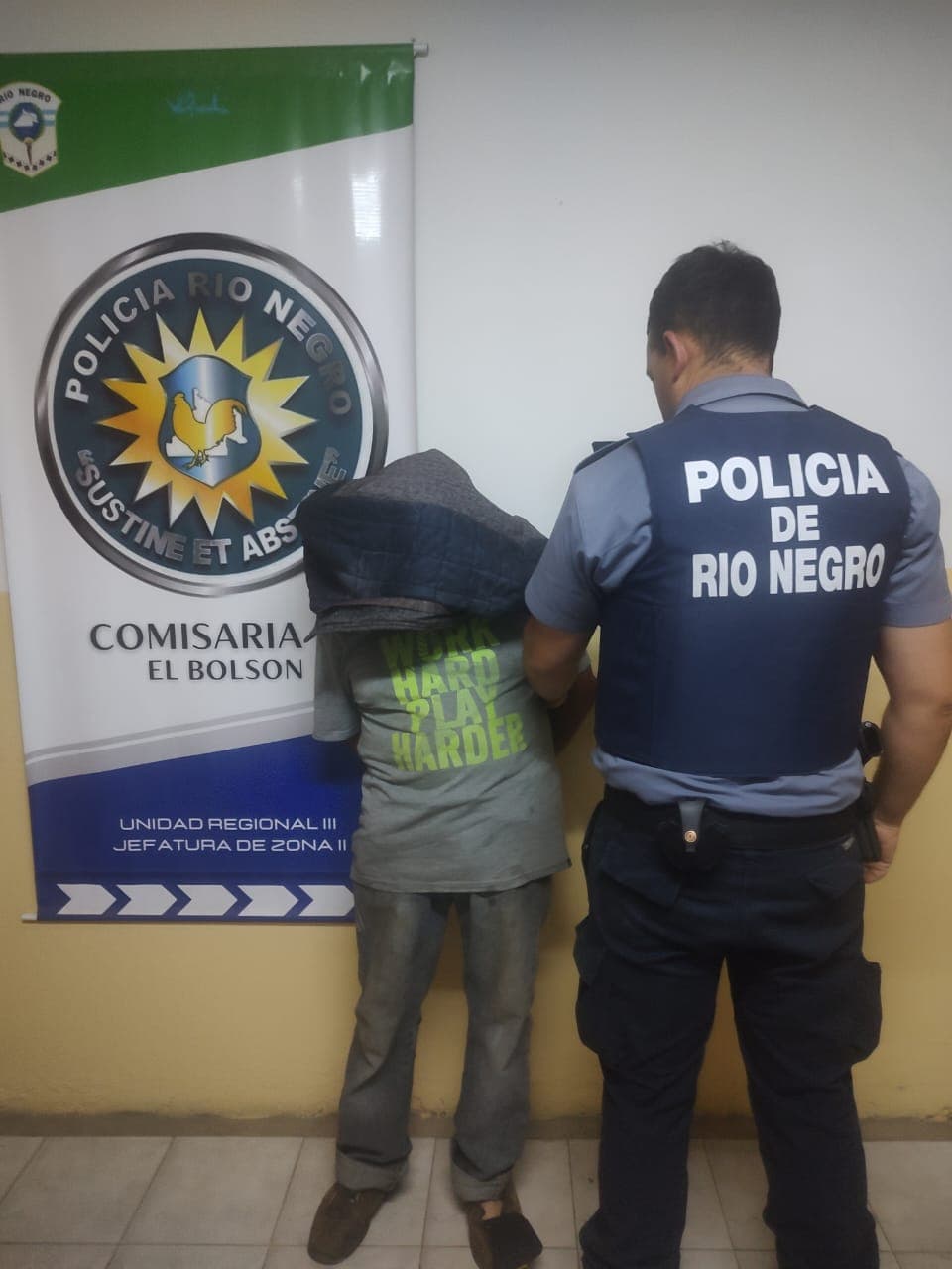 Detenien a una persona luego de hacer una fogata en una zona boscosa en El Bolsón