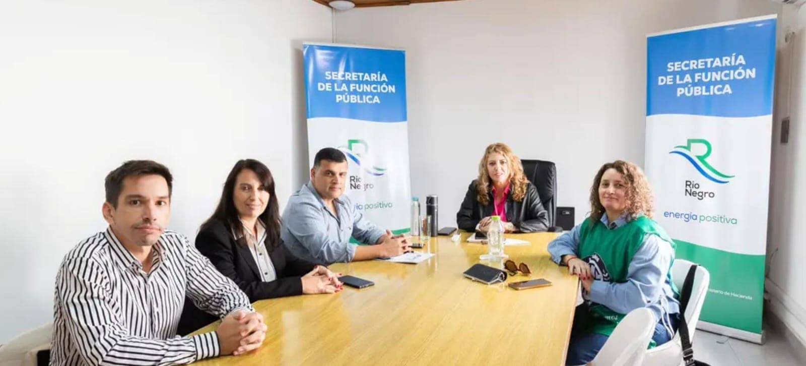 En la reunión del Gobierno con los gremios se ofreció un pago de $180.000 de indumentaria para los estatales