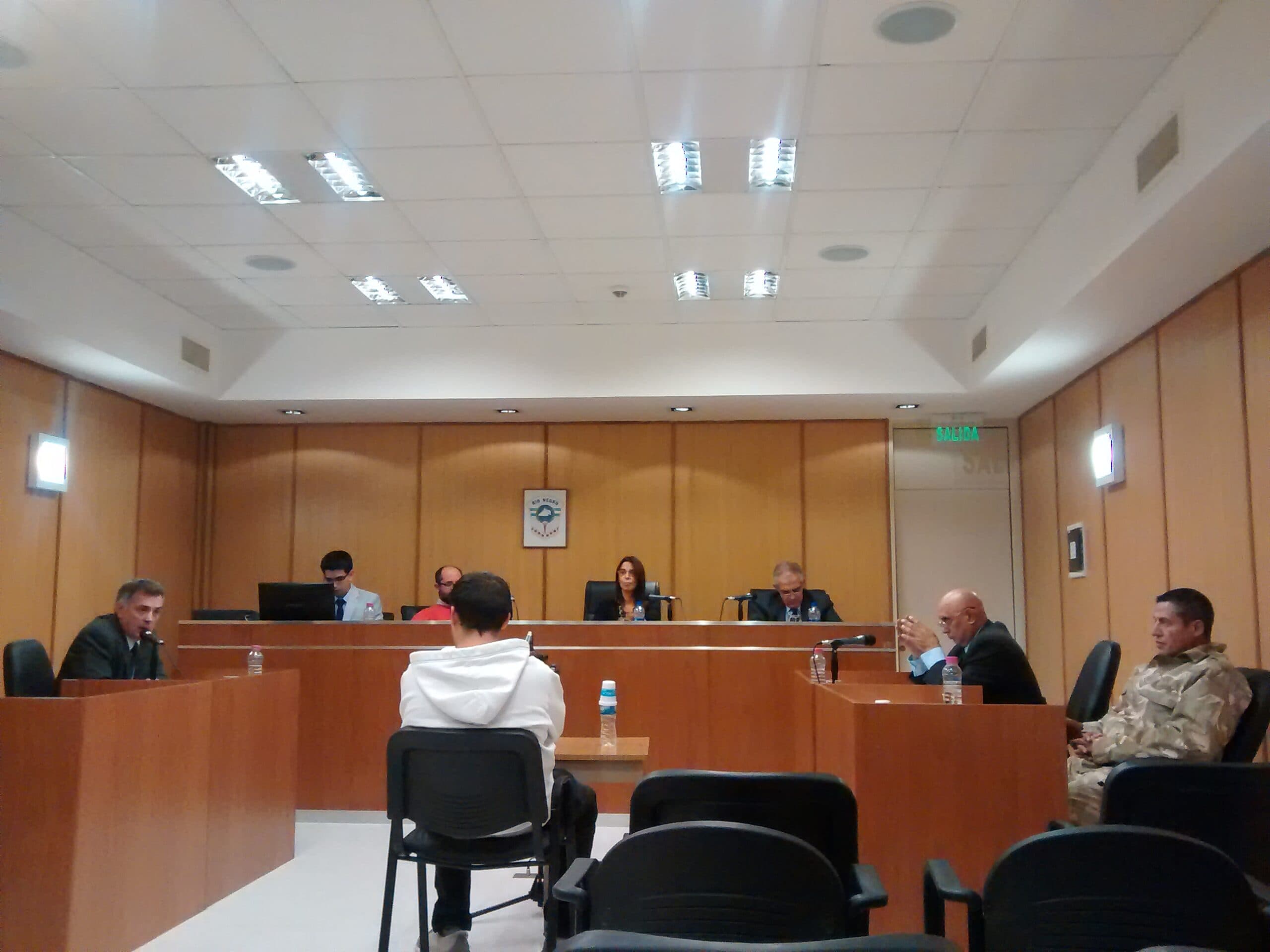 Por vejaciones ,solicita 3 años de prisión más inhabilitación a un efectivo policial