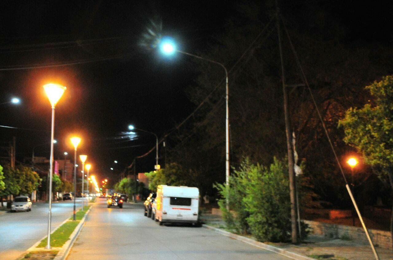Amplían la reconversión a LED en varias cuadras de Viedma