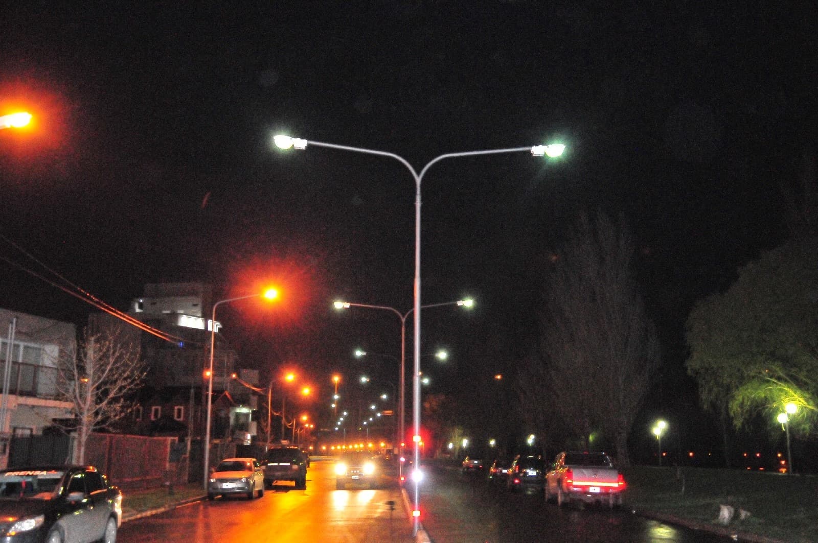 Ahora toda la costanera de Viedma está iluminada