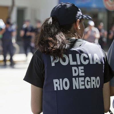 Falló a favor de una policía que la echaron de la fuerza y sufría violencia de género