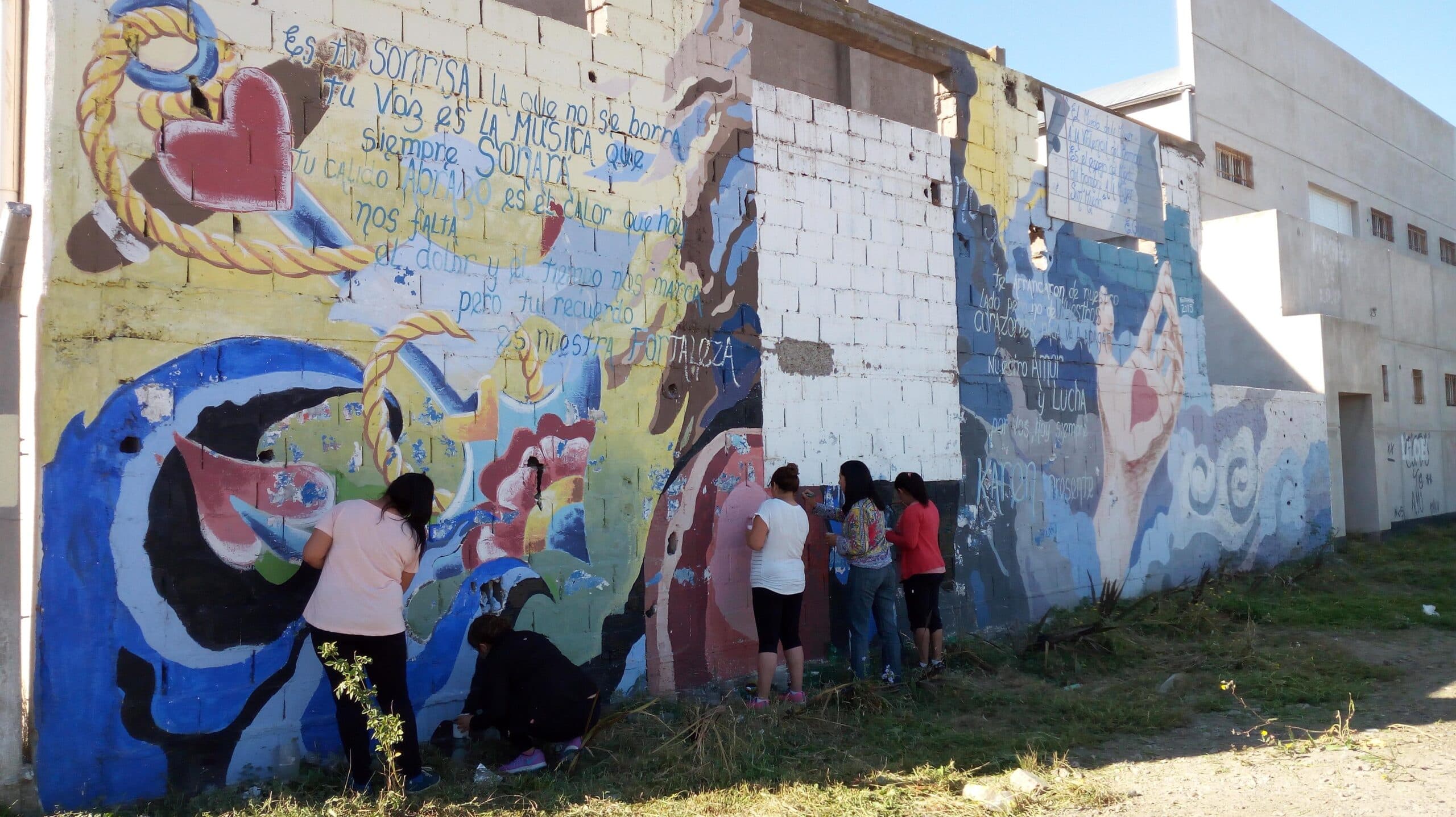 Siguen adelante los trabajos de reacondicionamiento del mural de Karen Álvarez