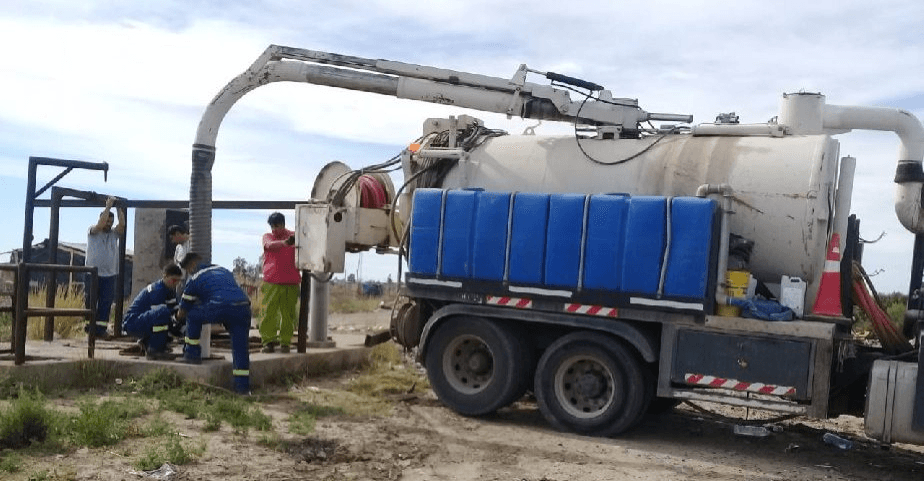 Se extrajeron gran cantidad de piedras del sistema cloacal, macadán, arena y hormigón que generaban taponamientos