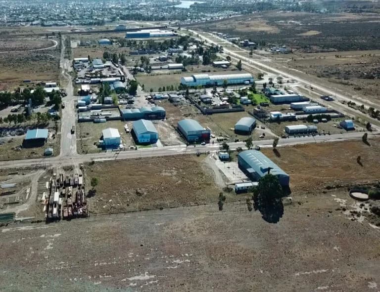 Impulsa en el Parque Industrial de Viedma la fabricación de bloques de premoldeados con cáscaras de ostras