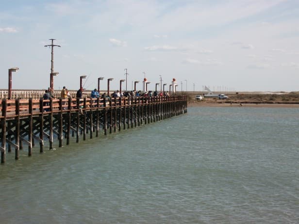 Gestionan recursos para la reparación de puente de acceso a Bahía San Blas