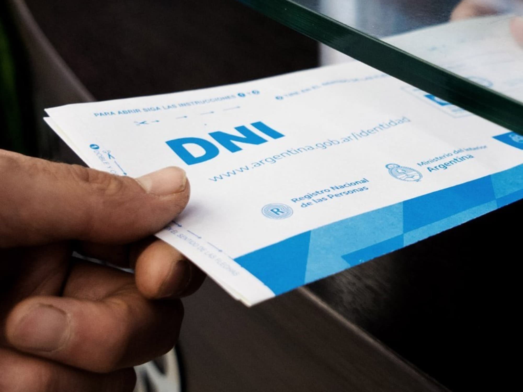 La justicia le permitió a una joven llevar el apellido de su padre de crianza