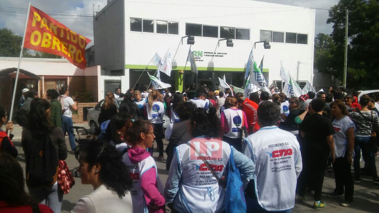 UnTER protestó en Viedma por el paro nacional, y por la escuela secundaria