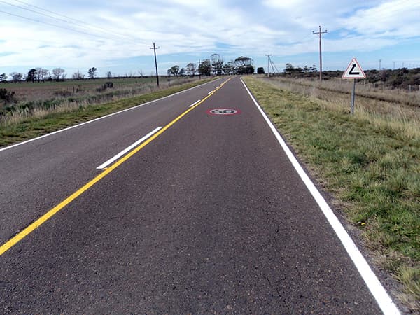 Realizan trabajos de bacheo en la ruta 1, entre Viedma y El Cóndor