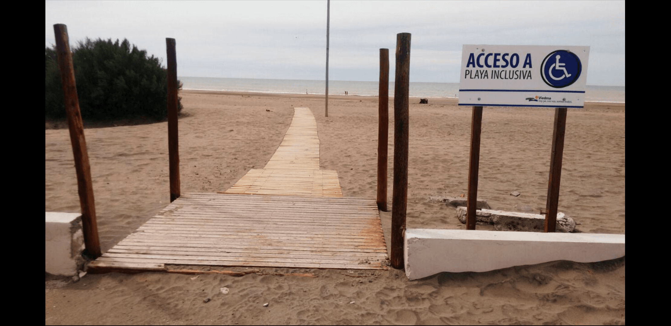 Instalan espacios adaptados para personas con discapacidad en el río como en el mar