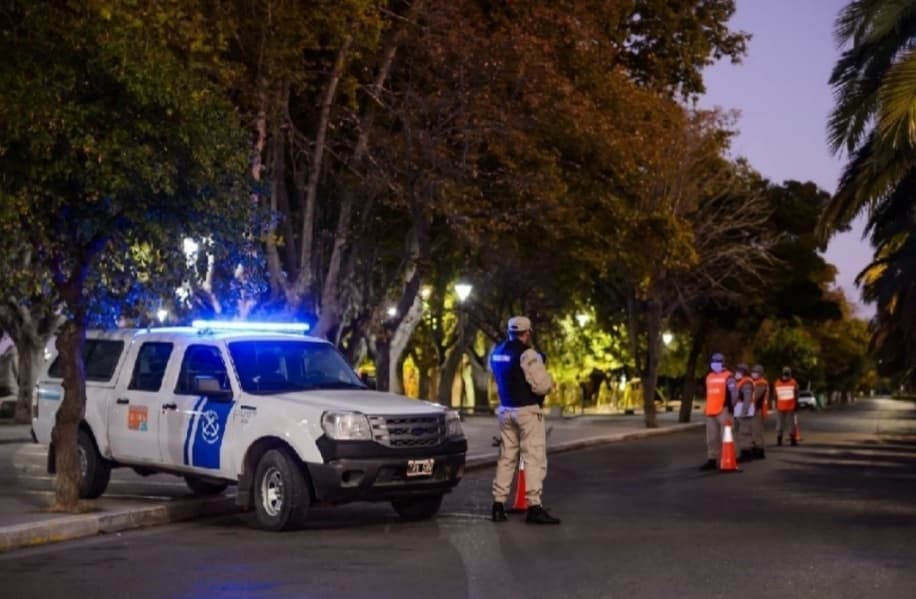 Se extienden las restricciones de circulación nocturna con modificaciones