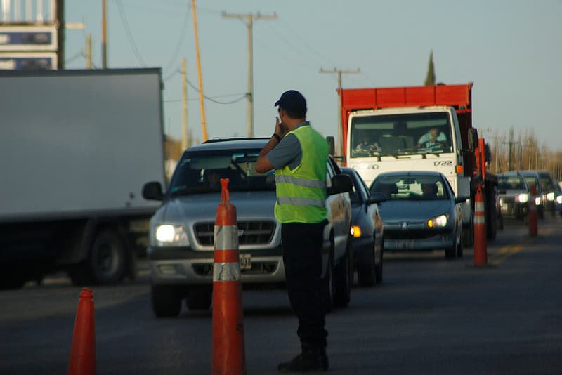 Implementa un operativo especial de tránsito por obras en el Puente Basilio Villarino de Viedma