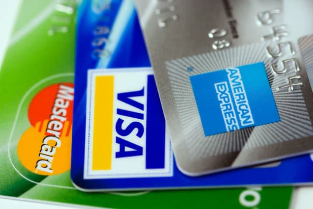 Quieren ponerle límite a la tasa de interés de las tarjetas de cédito