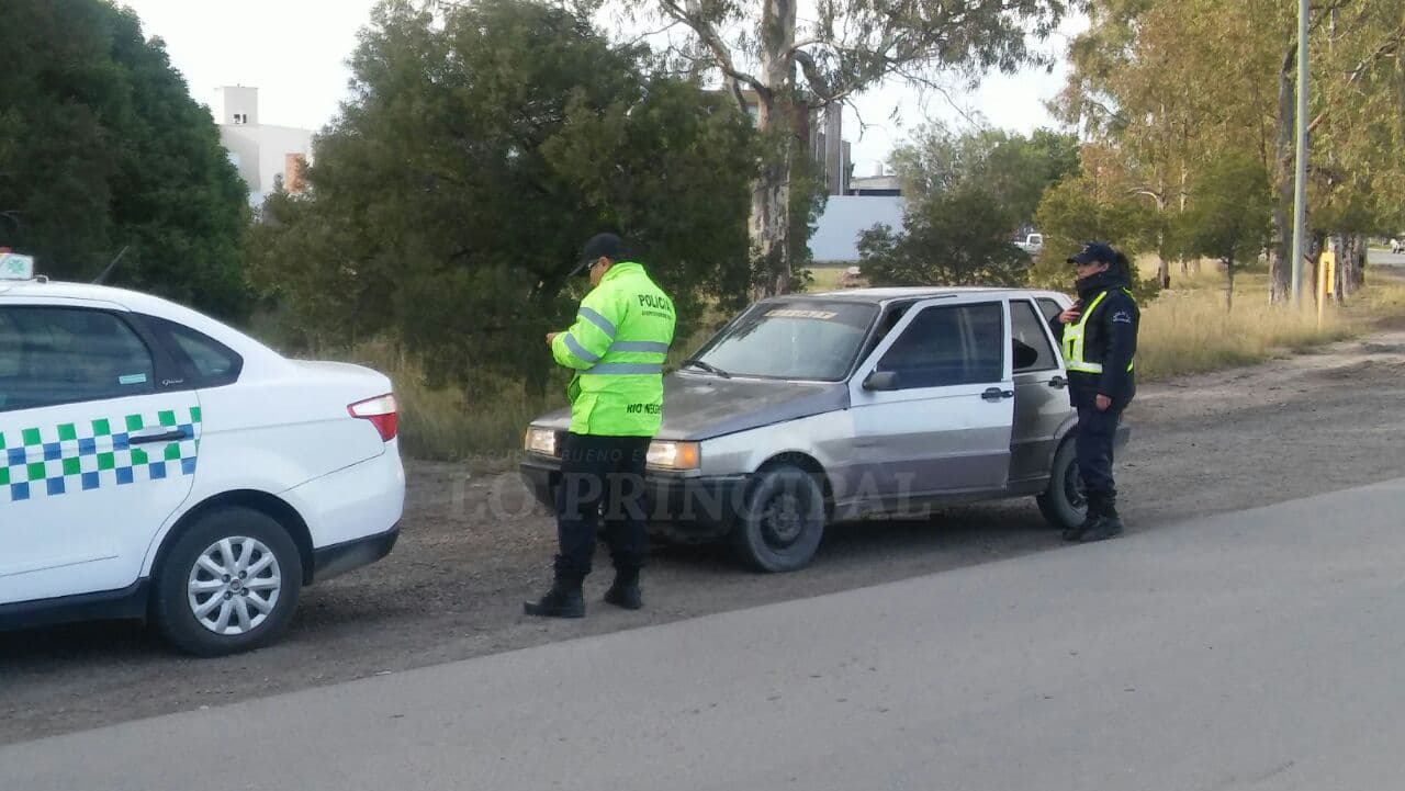 La policía secuestró tres autos y 12 motos en varios operativos de control vehicular