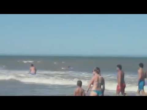 Varias personas salvaron a un hombre de ahogarse en El Cóndor