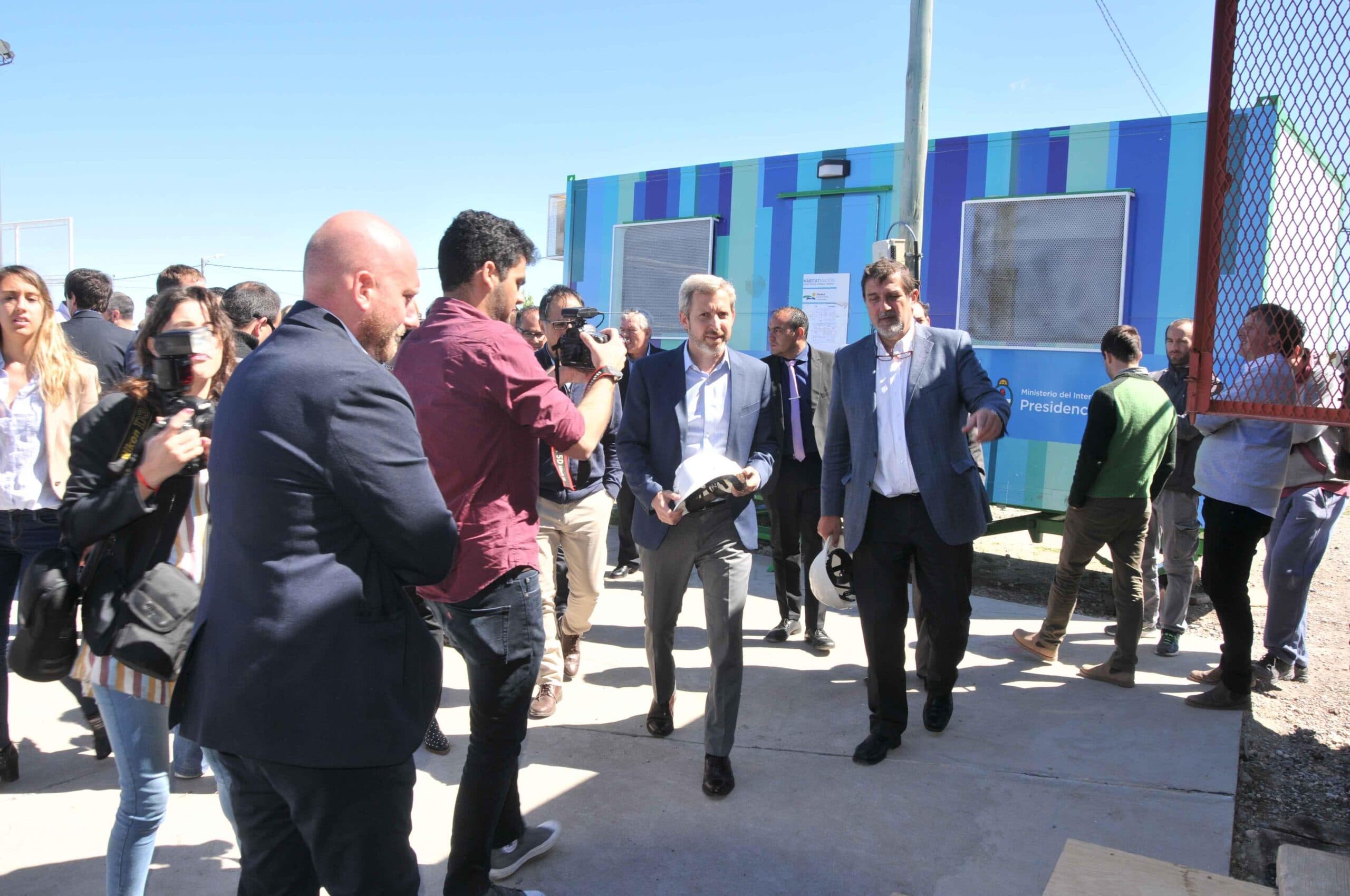 Foulkes y Frigerio recorrieron las obras de Hábitat, firmaron convenios para asfalto y la puesta en valor de plazas
