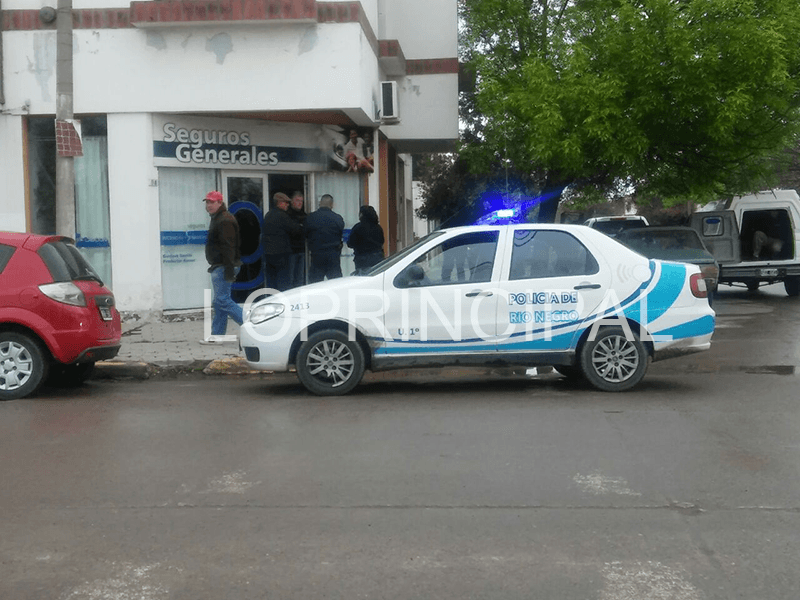 Robaron una agencia de seguros, fueron dos personas con armas de fuego