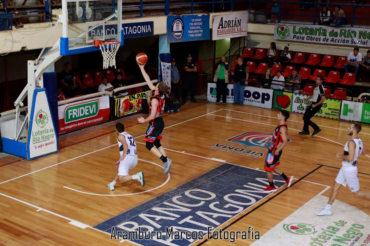 El Deportivo Viedma ganó 88-73 y mantuvo el invicto de local