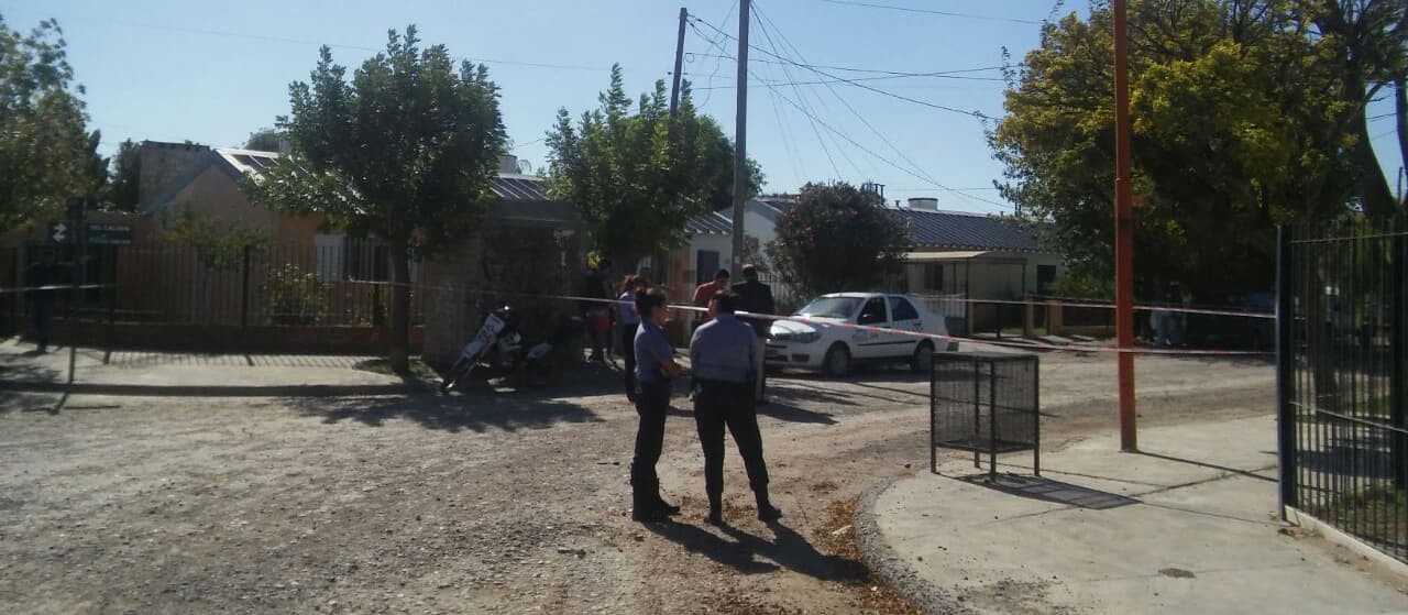 Un hombre y una mujer fueron encontrados muertos, investigan si fue un asesinato y suicidio