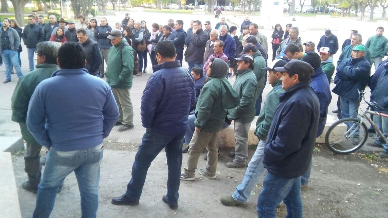 Con incremento en el básico se depositan los haberes los empleados municipales de Viedma