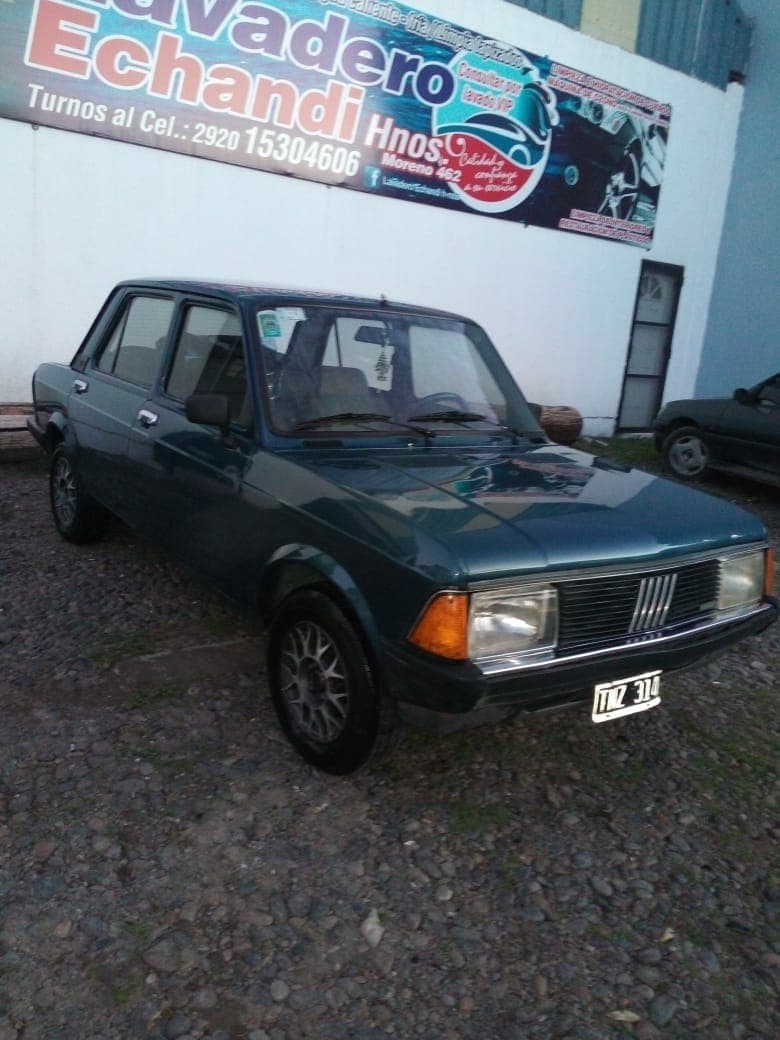 Robaron un auto y quisieron robar otro pero fue impedido por la policía