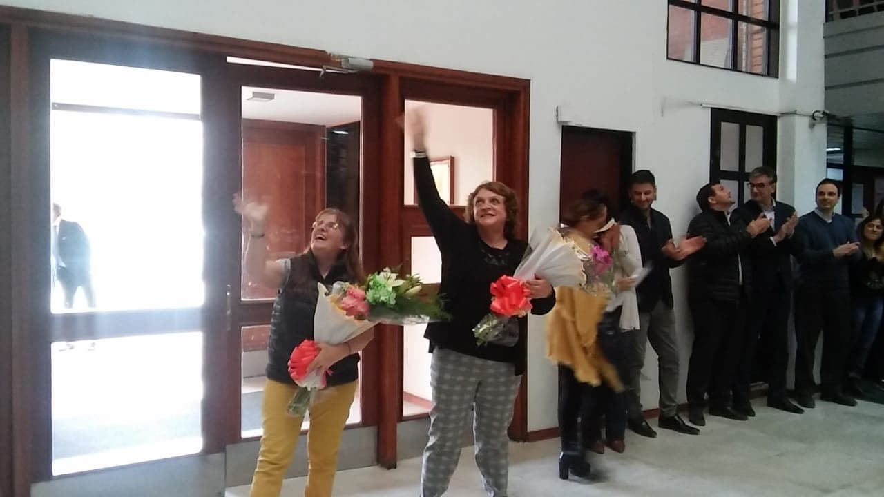 Todos salieron a despedirlas en su último día de trabajo