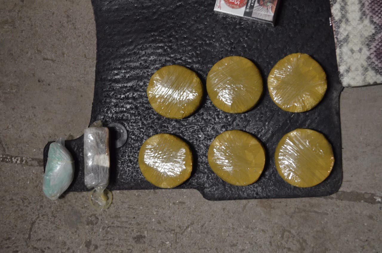 Cocaína, dos autos y cuatro detenidos en el operativo “Alfajores Blancos»