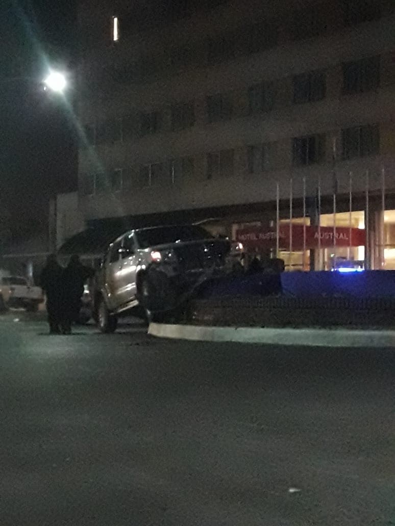 Un hombre conducía ebrio y chocó contra la fuente Pucará