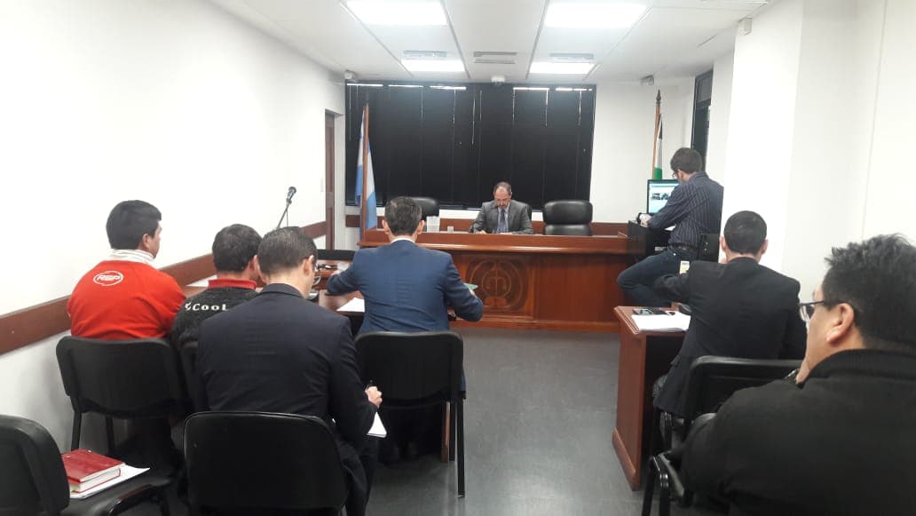 Robaron cuatro cervezas y estarán 15 días detenidos
