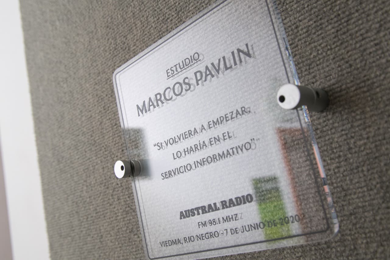 Reconocen la labor del periodista Marcos Pavlin con su nombre a un estudio de radio