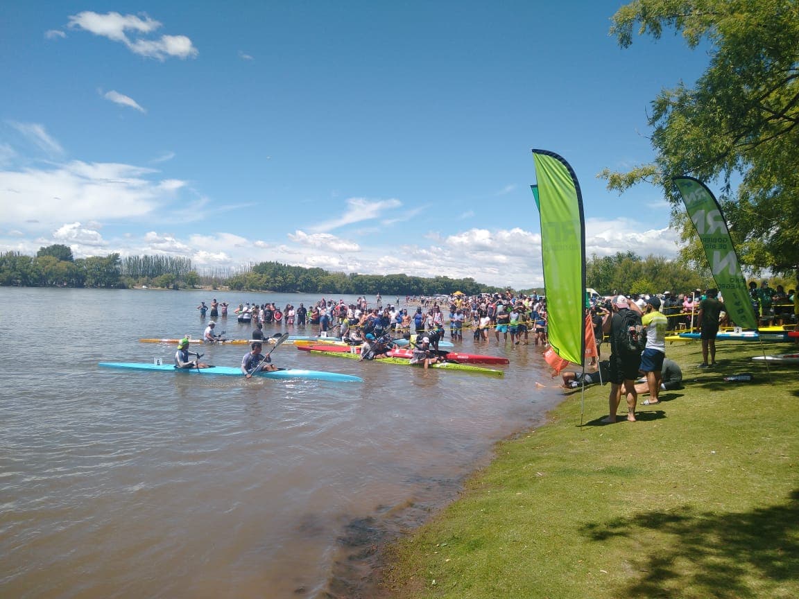Se disputa la tercera etapa de la Regata del Río Negro