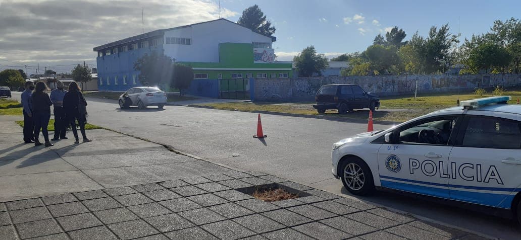Roban el dinero de una empresa a un recaudador en una persecución y choque