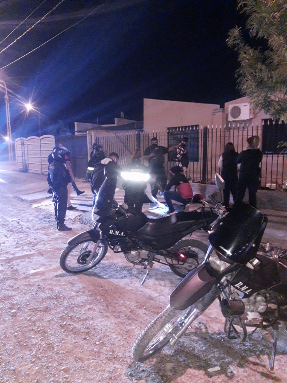 Detienen a jóvenes con marihuana y cocaína en el barrio Santa Clara
