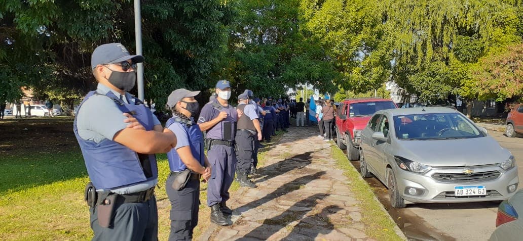 Día de protestas y mucha seguridad en el discurso de Carreras