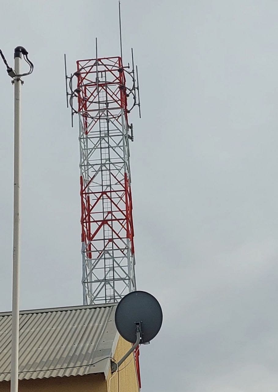 El intendente de Viedma denunció el intento de burlar una medida cautelar con la instalación de una antena
