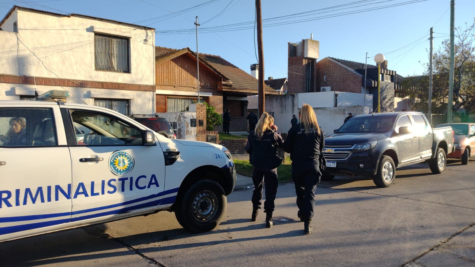 Robaron a mano armada, ataron al dueño de la casa, le robaron dinero y el auto, pero esperarán en libertad el juicio
