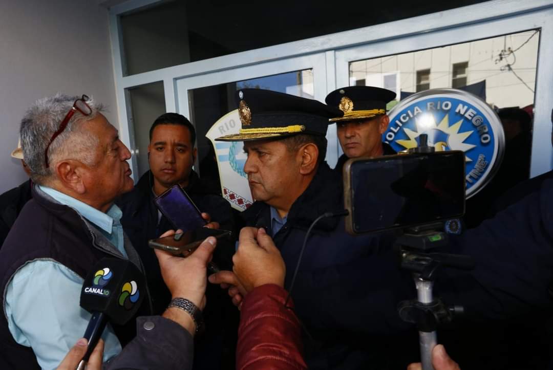 El Gobierno convocó a la policía a dialogar para trabajar en el reclamo salarial