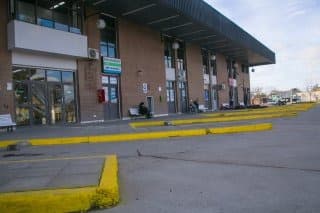 Reacomodan el ingreso de los micros en la terminal de Viedma, por la nueva obra