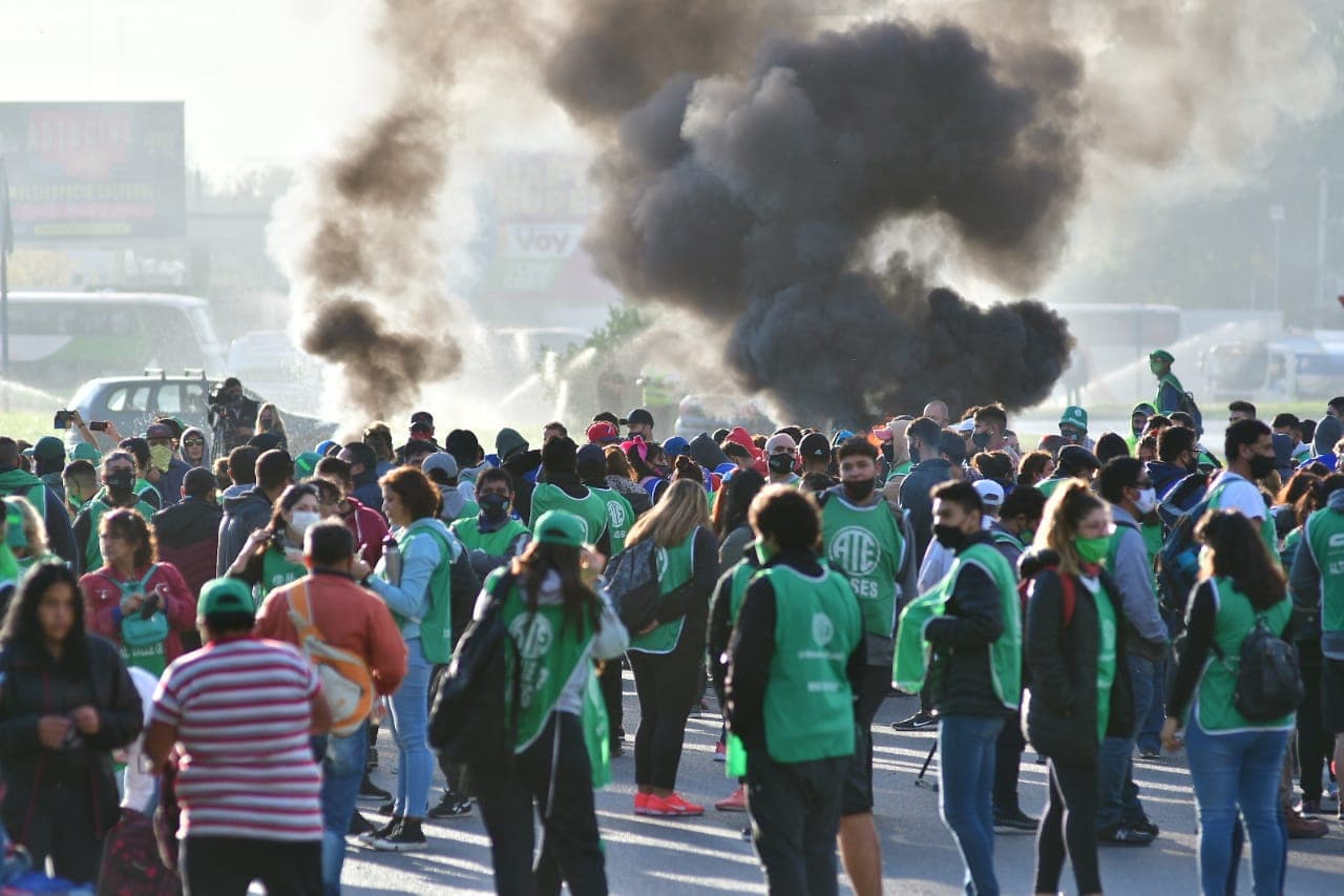 Fueron levantados los bloqueos en los aeropuertos y puente que realizaba ATE