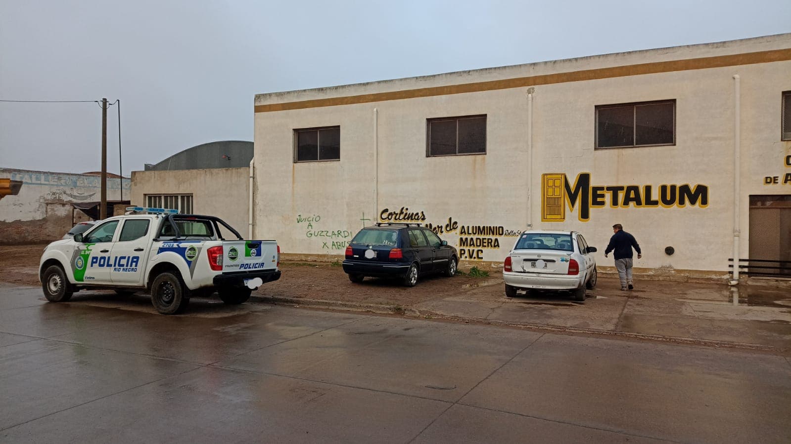 Roban cerca de 2 millones en pesos y cheques en una carpintería de aluminio en Viedma