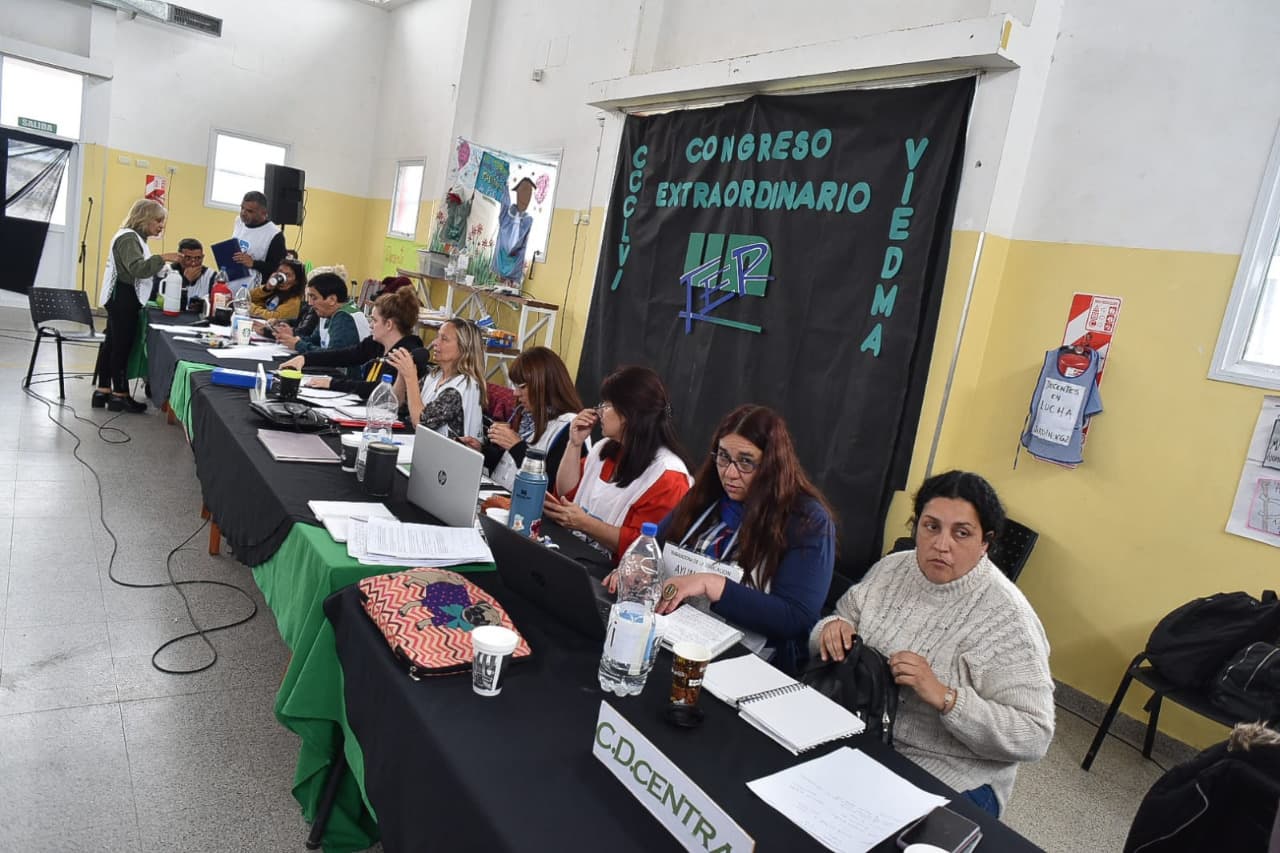 UnTER aceptó por mayoría la propuesta salarial del Gobierno y pide que se adelante el 3% que se pagará con el sueldo de octubre