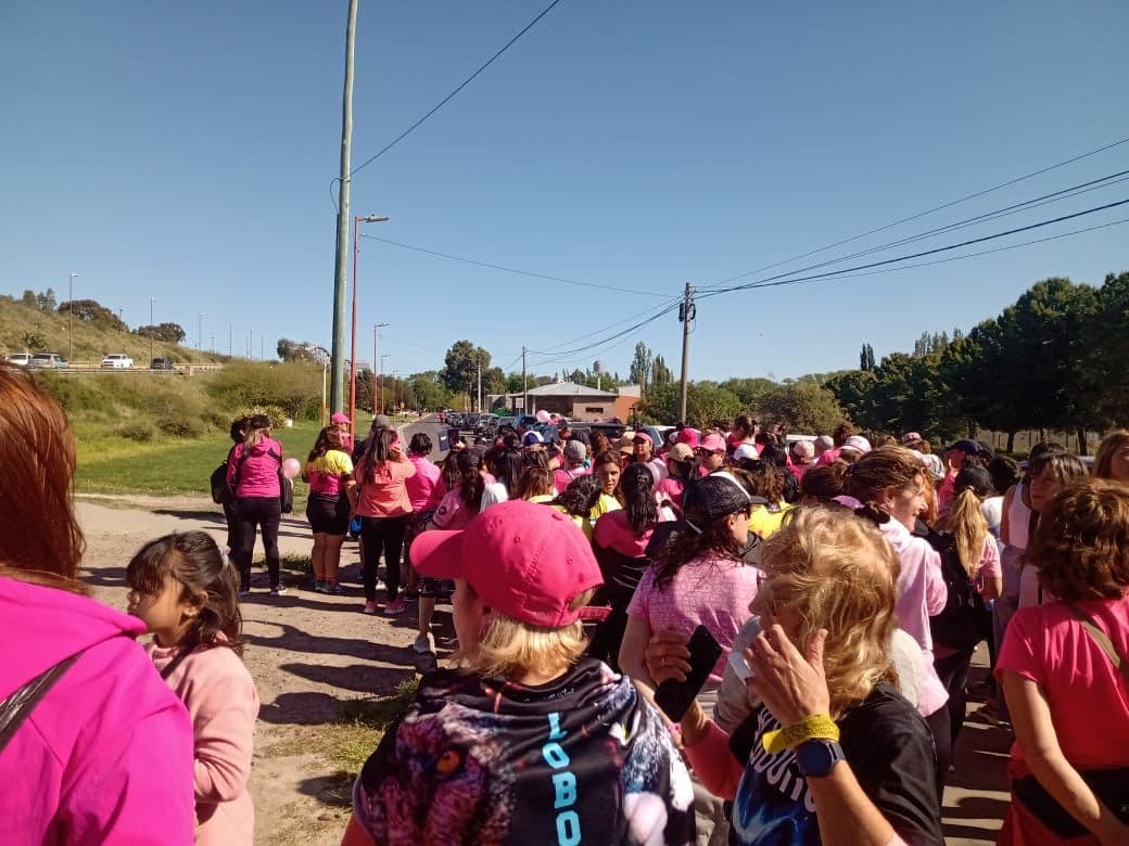 La Caminata Rosa se vivió con mucha emoción, solidaridad y alegría en la Comarca