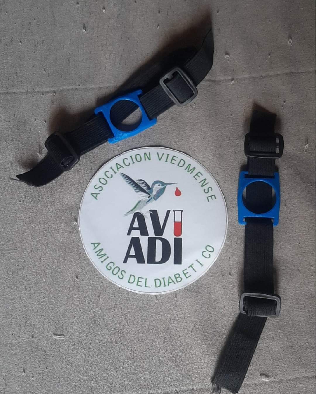 AVIADI cerró sus actividades y presentó el brazalete protector del sensor Freestyle Libre hecho en Viedma