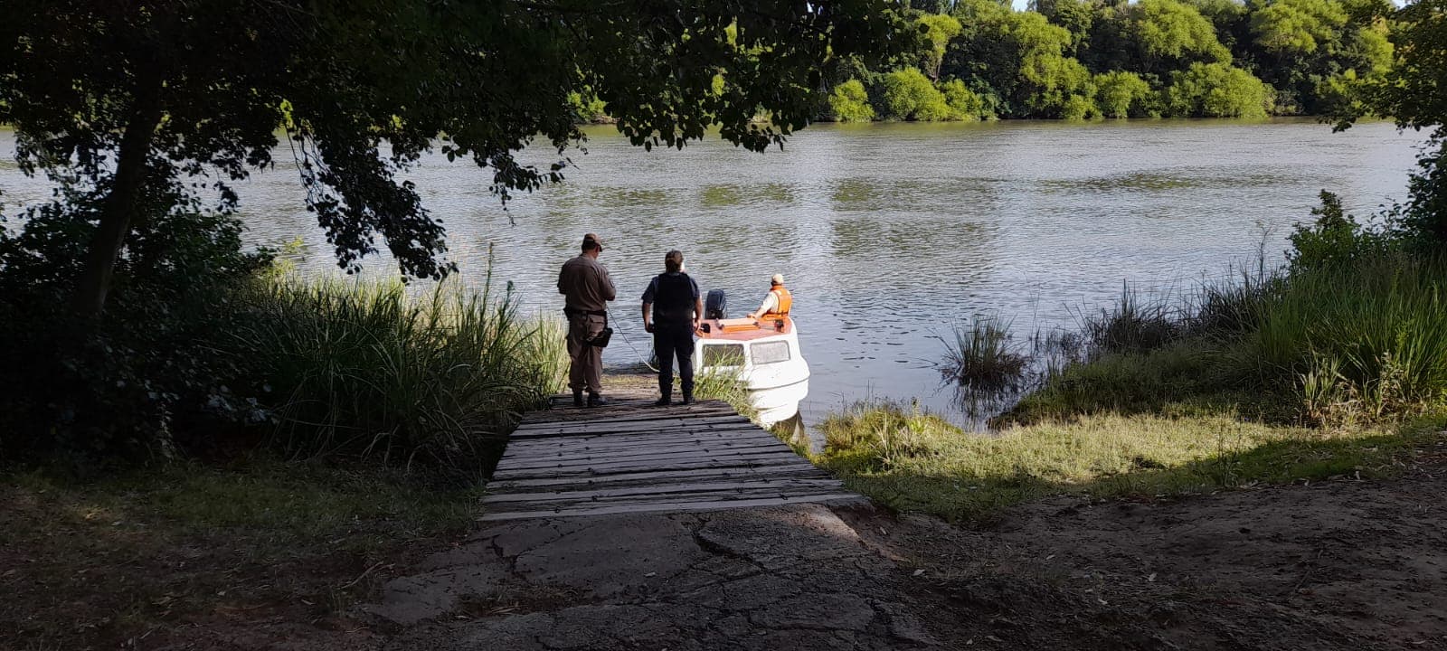 Un delincuente se escapó de la policía de Viedma nadando hacia una isla
