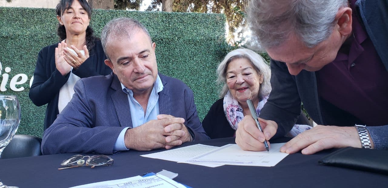 La familia Schieroni cede 132 terrenos al banco de tierras municipal de Viedma