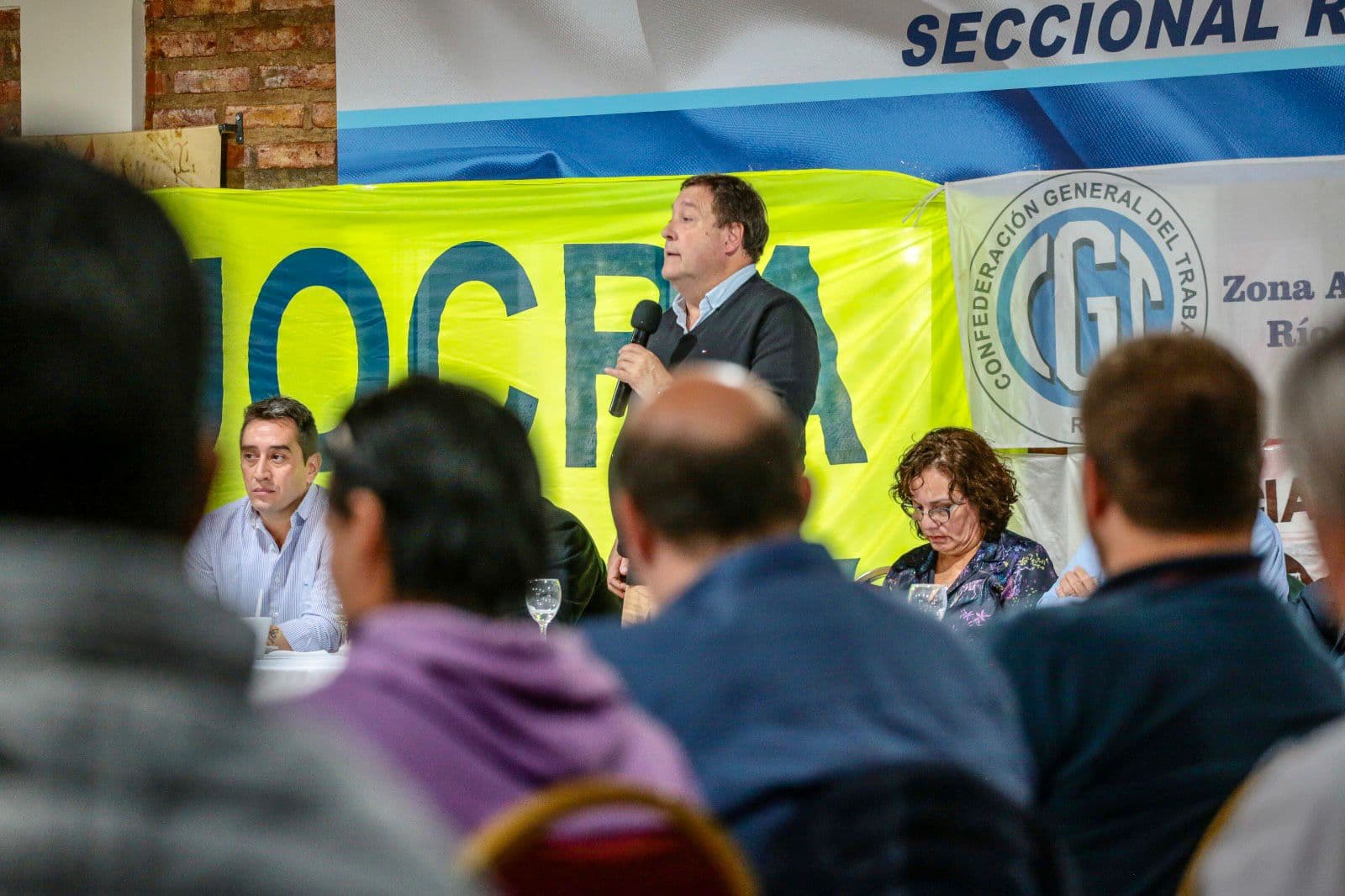 «Yo creo que debería ser usual que personas que piensan diferente se junten, que se reúnan alrededor de una idea de provincia»